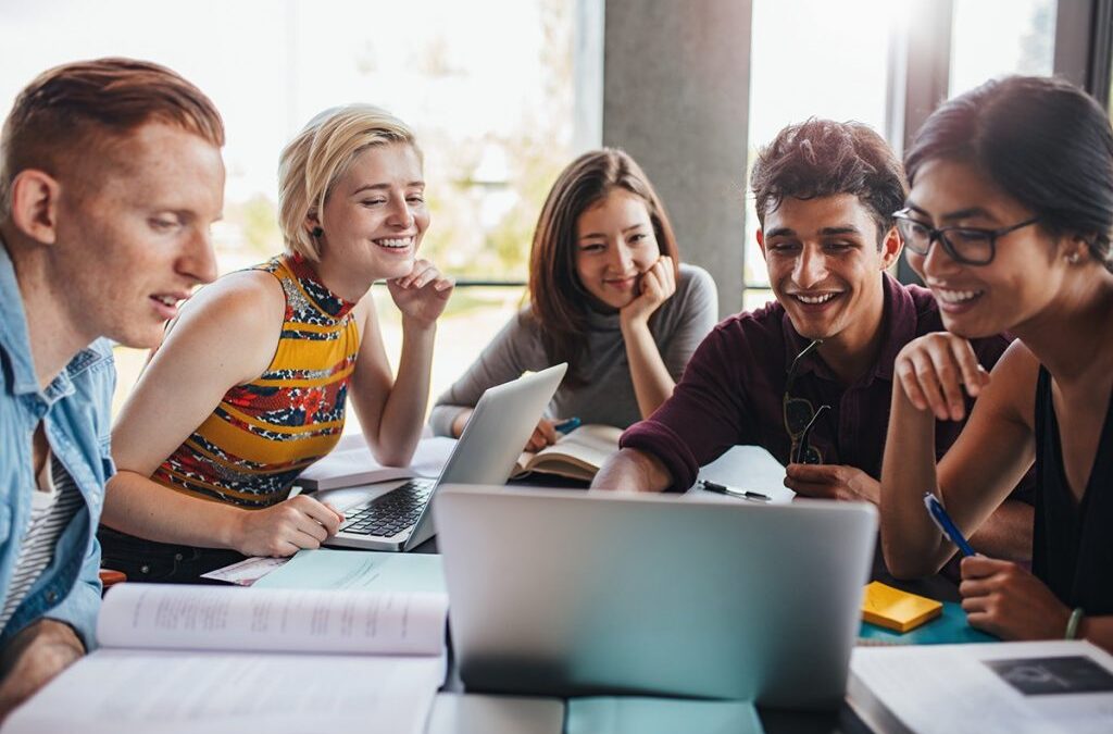 Análisis factorial de la Escala de Bienestar Psicológico de Ryff en una muestra de universitarios mexicanos